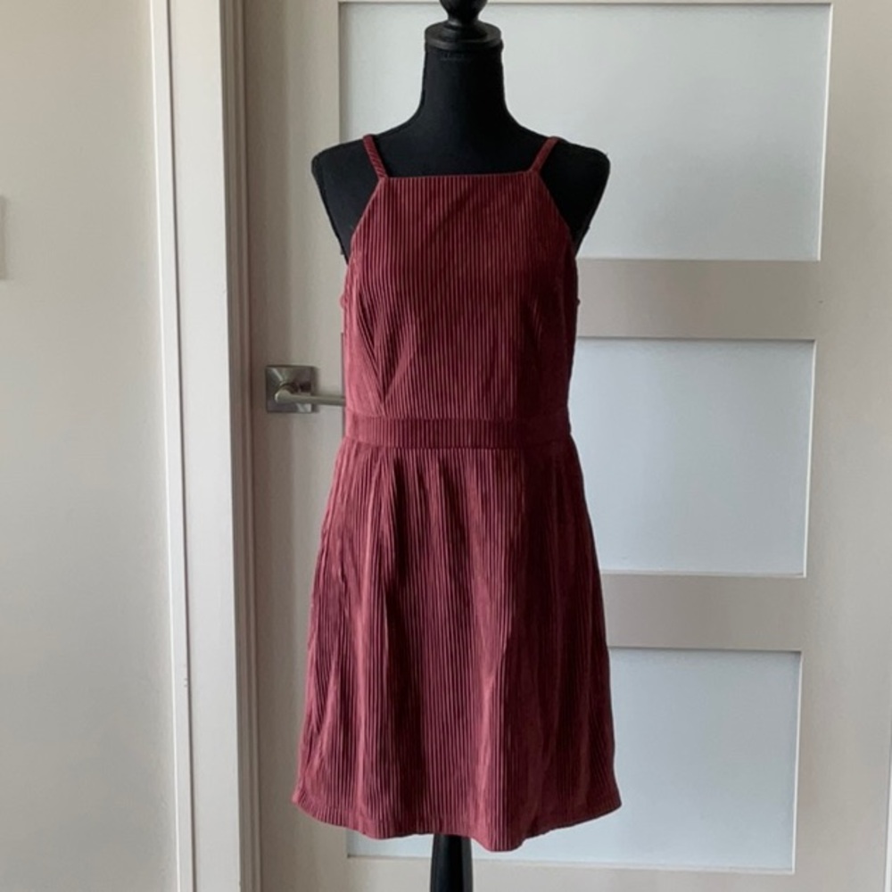 Elegant Burgundy Sleeveless Dress
